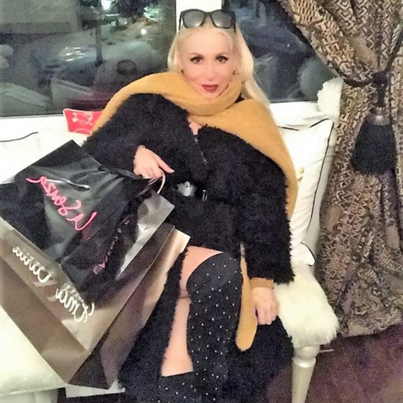 Meet your Posher, Eva - Picture 3 of 3